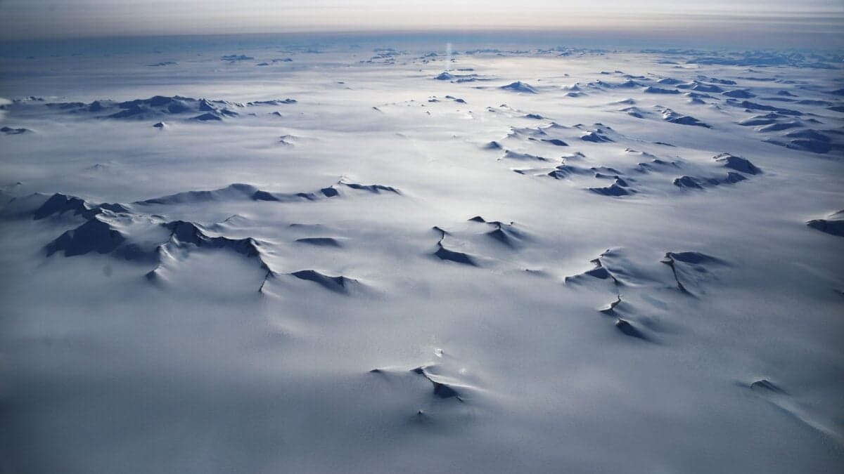 Scientists explain why Antarctica froze 25 million years before the Arctic