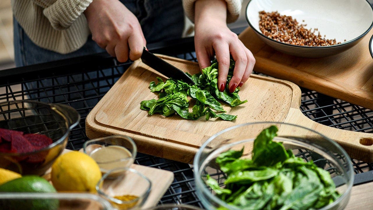 Higher vitamin K1 intake linked to 16% lower COPD risk over decade
